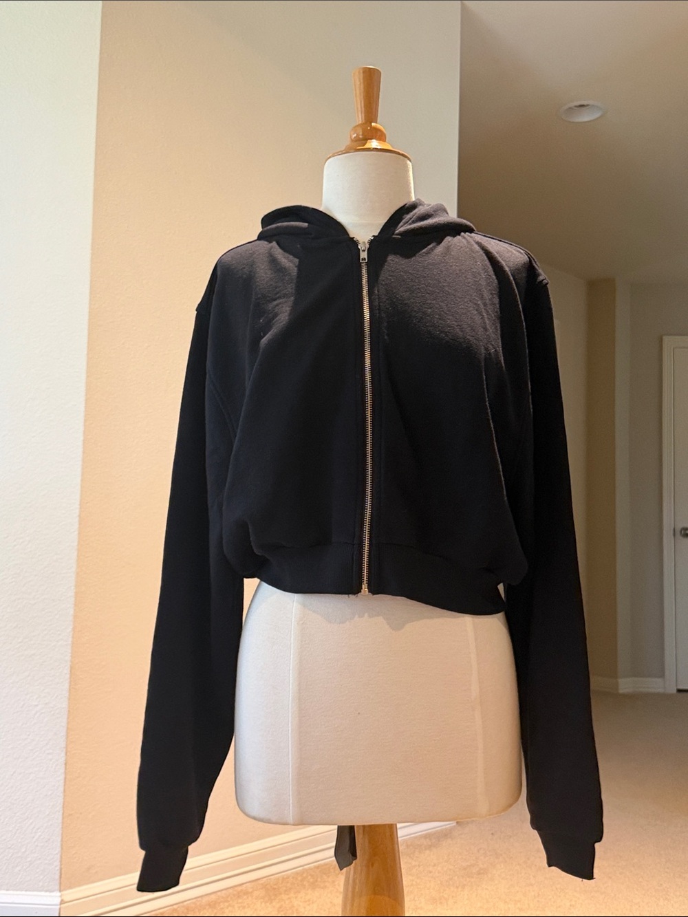 ALO Yoga Black Cropped Zip Hoodie